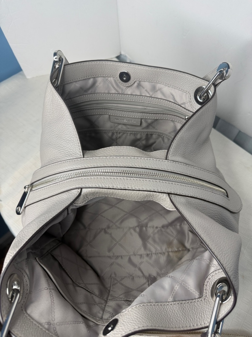 Michael Kors Raven Large Pebbled Leather Tote, Pearl Grey Bag /Wallet set. - Picture 11 of 15